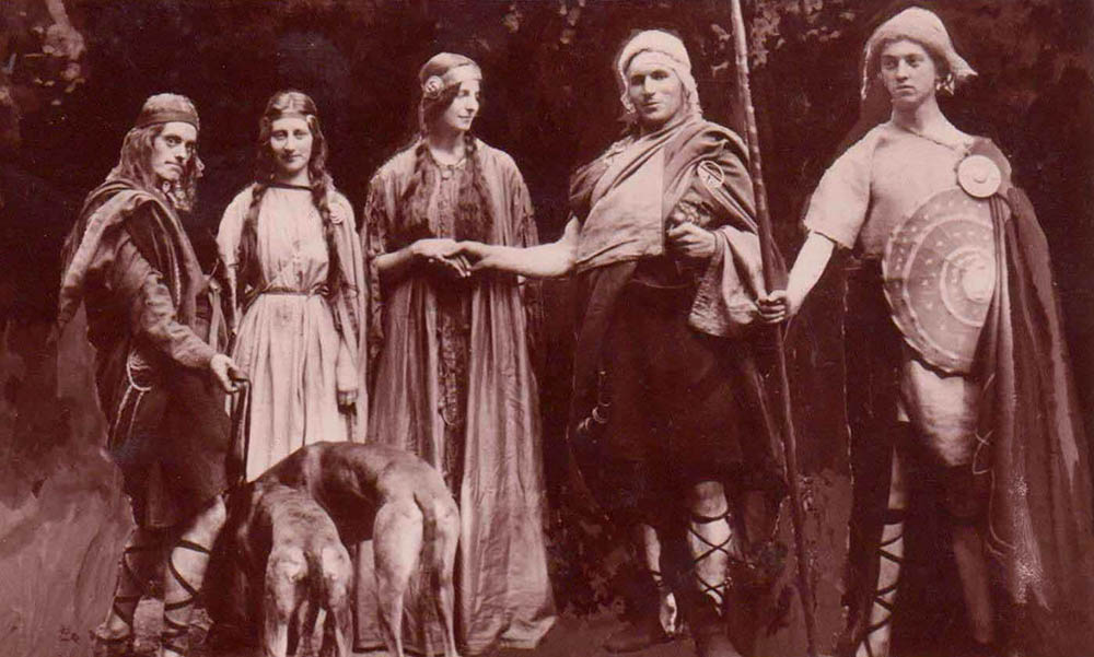 "The Return of Cúchulainn and Emer," a pageant celebrating the public opening of Dún Dealgan in 1911. (Dolan, Joseph. “Dun Dealgan and Its Opening.” Journal of the County Louth Archaeological Society, Vol. 2, No. 4 (Nov., 1911), pp. 451-2.) Pageant Opening